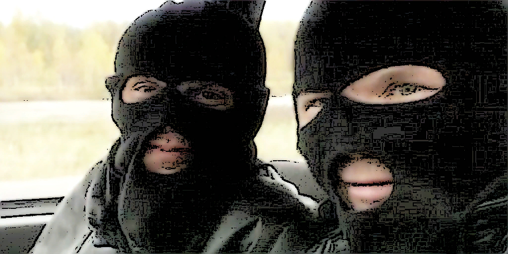 Угрожают выложить. Бандиты в масках. Вооруженные бандиты. Бандиты в масках с оружием. Два бандита.